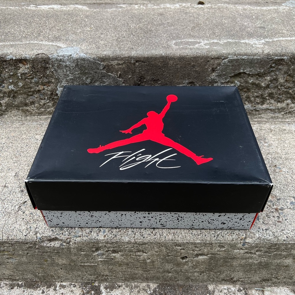 Air Jordan 4 Retro Box